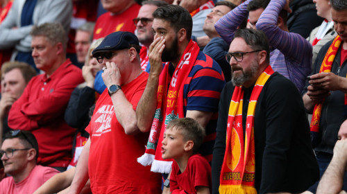 Imaginile unei dezamăgiri! ”Cormoranii”, înmărmuriți după ce Liverpool a pierdut titlul în fața lui Manchester City