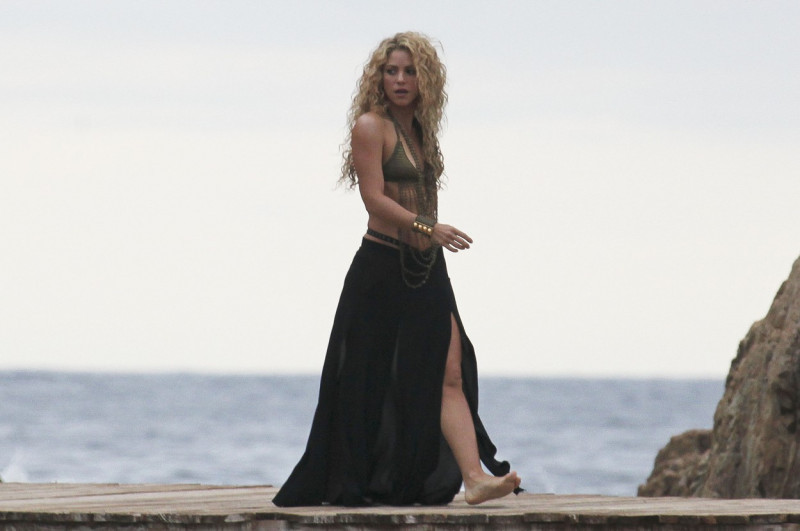 Shakira Films A Commerical In Spain