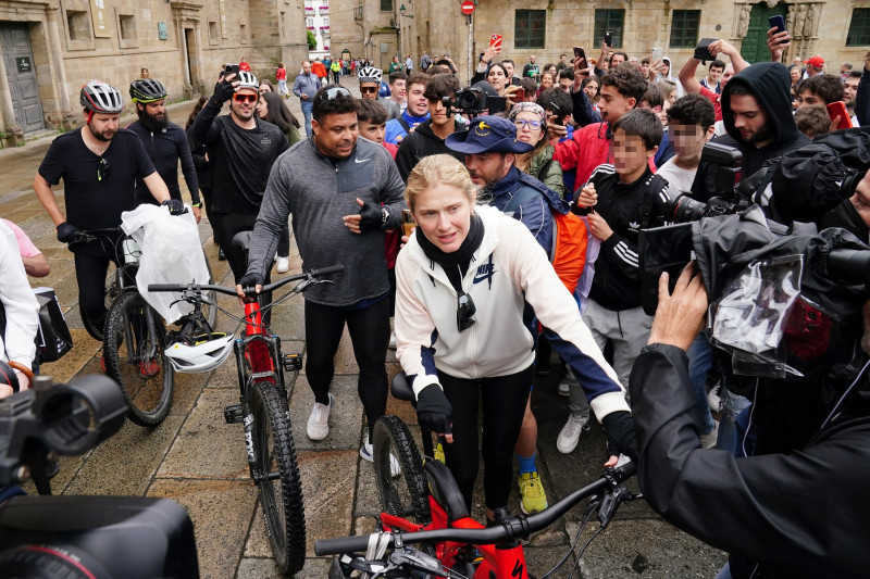 Ex-footballer Ronaldo arrives at Santiago cathedral after walking the Camino