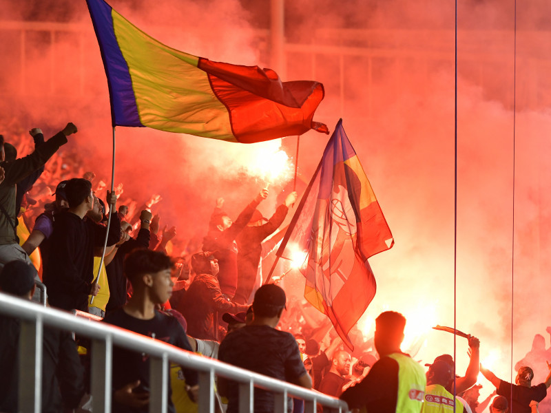 Suporterii echipei naționale, la meciul cu Muntenegru / Foto: Sport Pictures