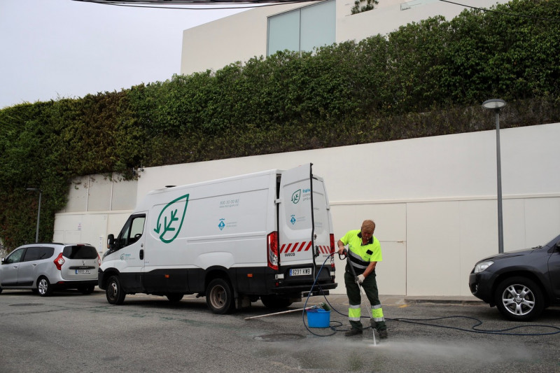 EXCLUSIVE: Spanish Police And Cleaning Crew Clean Up Graffiti Outside Sharikas House In Barcelona