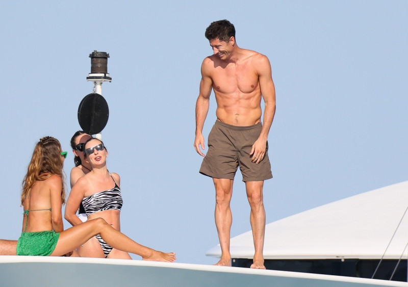 Robert Lewandowski and his wife Anna Lewandowska enjoy a day a boat day in Formentera