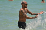 Neymar Jr. and girlfriend Bruna Biancardi go for a dip in Miami!