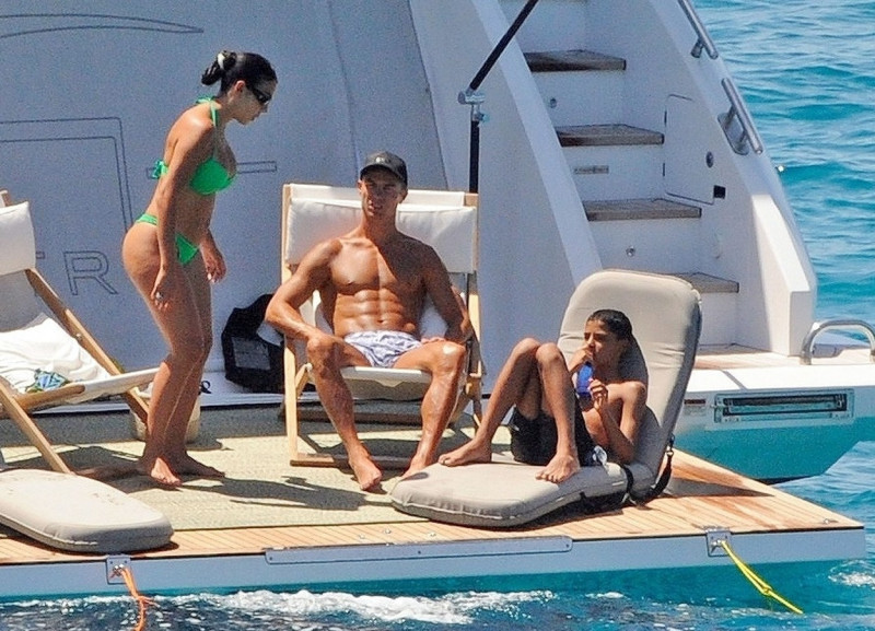 *PREMIUM-EXCLUSIVE* MUST CALL FOR PRICING BEFORE USAGE - STRICTLY NOT AVAILABLE FOR ONLINE USAGE UNTIL 15:50 PM UK TIME ON 02/07/2022 - Manchester United superstar footballer Cristiano Ronaldo flexes his toned muscular body while relaxing on his yacht