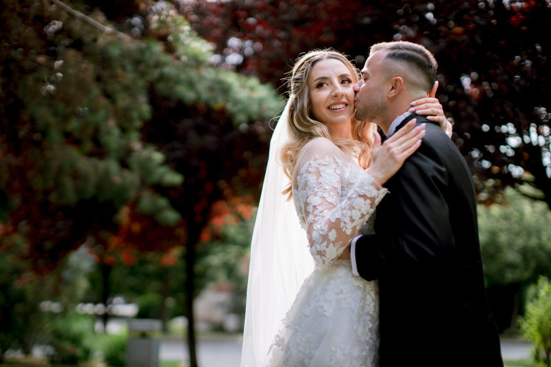 Alin si sotia sa, Iulia