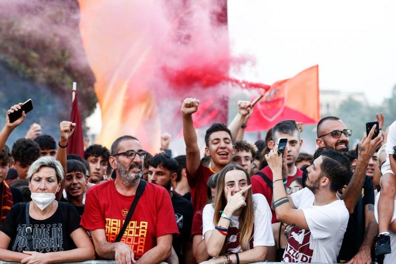 AS Roma, presentazione di Paulo Dybala: tifosi in delirio