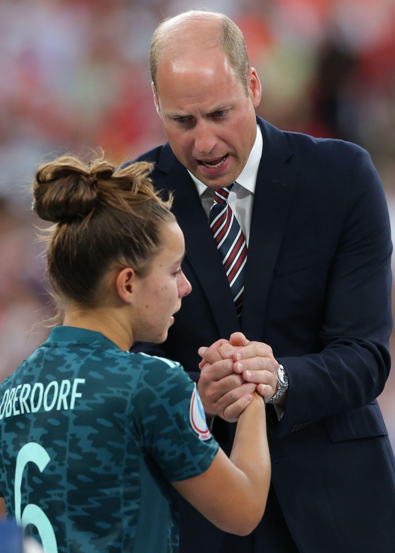 London, England, 31st July 2022. HRH Prince William Duke of Cambridge shakes hands with a dejected Lena Oberdorf of Germany as she collects her young player of the tournament award during the trophy ceremony of the UEFA Women's European Championship 2022