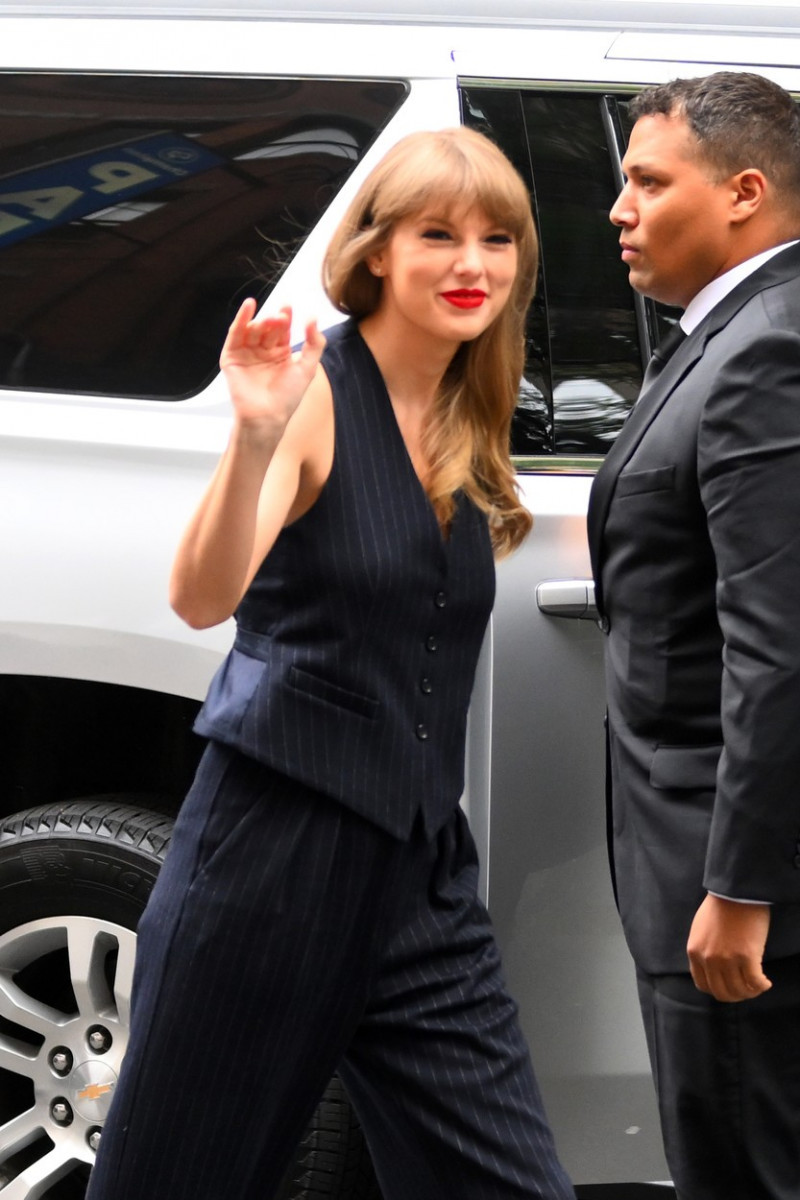 Taylor Swift arriving at the Beacon Theater in New York City