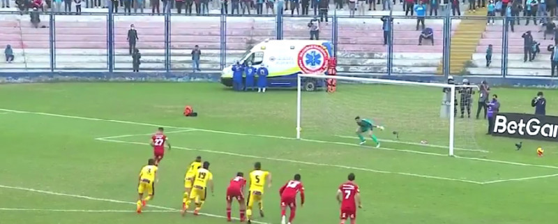 Christian Limousin a apărut spectaculos un penalty / Foto: Captură Twitter@Marca TV