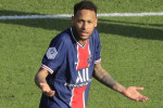 Neymar disappointed by a call during Paris Saint-Germain and LOSC Lille