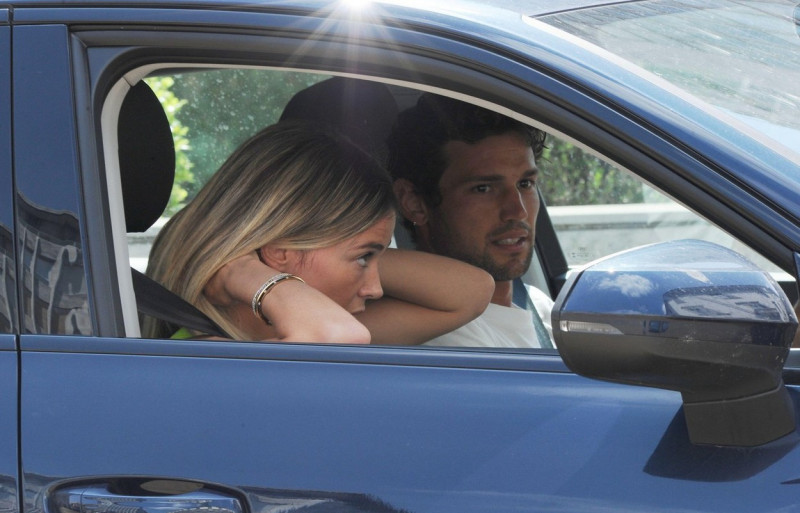 Milan, . 06th Sep, 2022. Milan, 06-09-2022 Diletta Leotta leaves work and an admirer gives her a bouquet of flowers, then a mysterious boy arrives in the car who makes her get on board to take her home. Credit: Independent Photo Agency/Alamy Live News