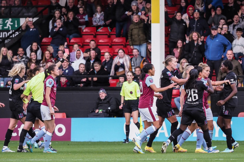 Aston Villa v West Ham - Barclays FA Womens Super League - Bescot Stadium, Walsall, England, October 15th 2022:, Walsall, England, United Kingdom - 15 Oct 2022