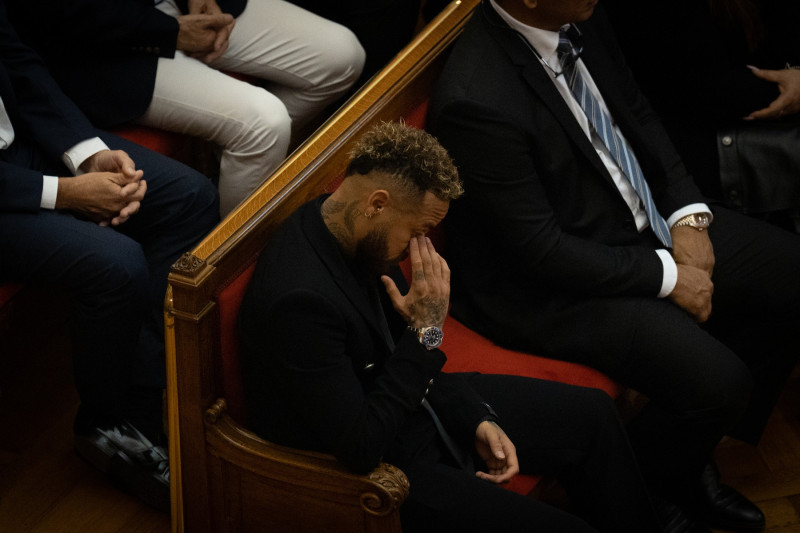 Neymar faces up to five years in jail in Barça transfer trial