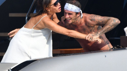 După aproape 30 de ani, Victoria Beckham a deschis subiectul "David Beckham în pat": "Da, chiar și el face asta!"