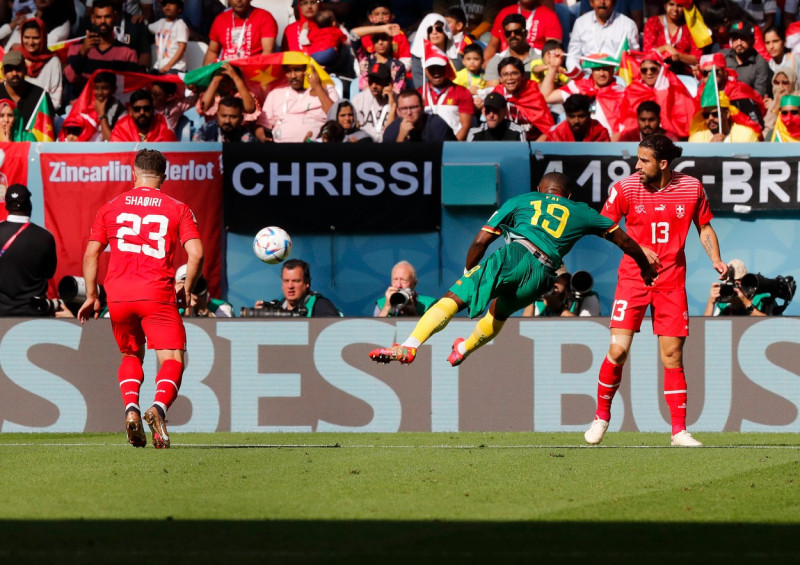 Switzerland v Cameroon 2022 FIFA World Cup, WM, Weltmeisterschaft, Fussball Collins Fai of Cameroon has a shot at goal d