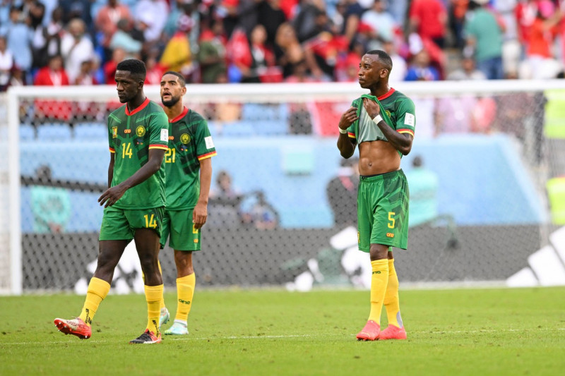 FUSSBALL WM 2022 VORRUNDE GRUPPE G Schweiz - Kamerun 24.11.2022 Enttaeuschung Kamerun; Samuel Gouet, Jean-Charles Caste