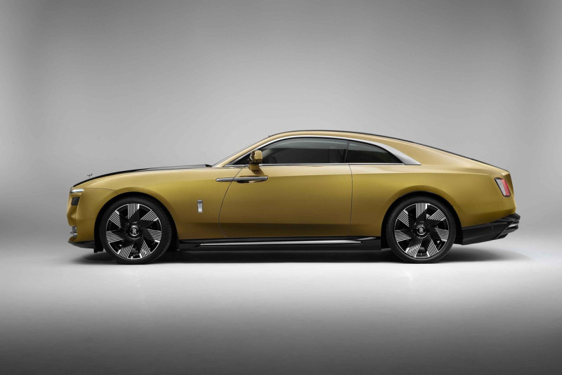 Rolls-Royce Unveil The Spectre - Their First Ever Electric Vehicle