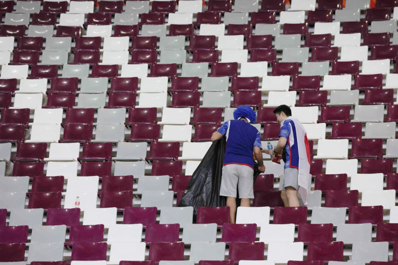 Japan Players, Fans Praised for Cleanup after Historic World Cup Win