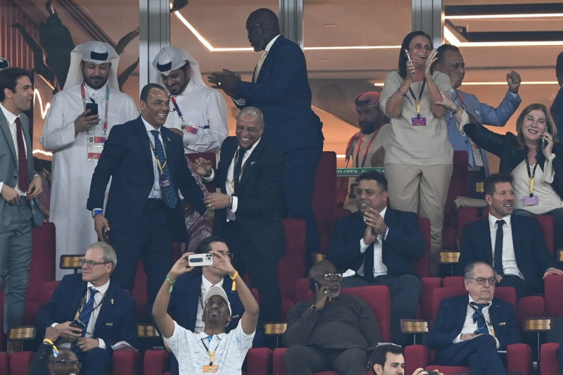 Les célébrités en tribune pour le match de football du groupe G opposant le Brésil à la Suisse lors de coupe de Monde au stade 974 à Doha au Qatar
