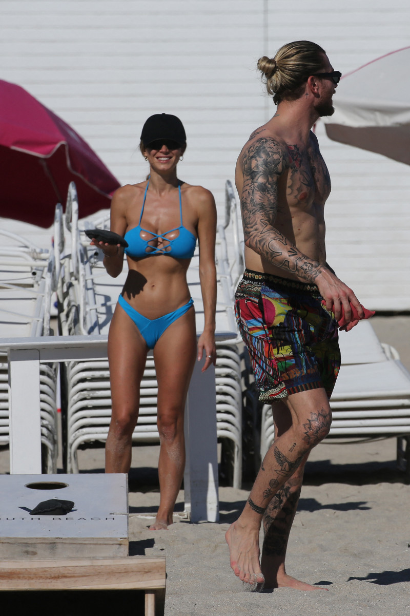 EXCLUSIVE: Loris Karius hits the beach with bikini-clad girlfriend Diletta Leotta for some swimming and beach games in Miami