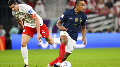 Un fotbalist al Franței a jucat în meciul cu Polonia cu un accesoriu interzis de regulament
