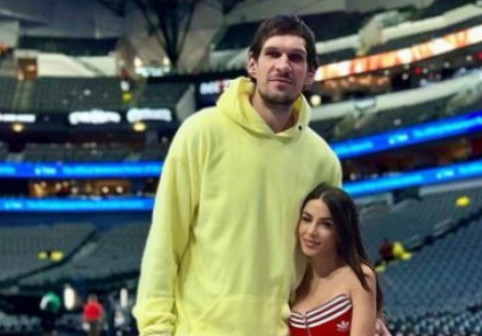 FOTO Diferență de înălțime de 63 de centimetri: comentariile care o fac să ”râdă cu lacrimi” pe soția baschetbalistului