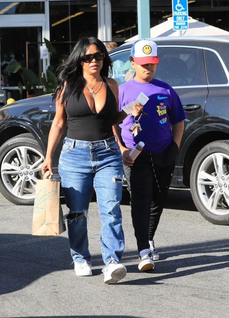*PREMIUM-EXCLUSIVE* Nia Long is seen WITHOUT her engagement ring as she’s seen in public for the FIRST TIME since it was announced her fiancé, Boston Celtics head coach Ime’ Udoka was suspended for having a relationship with a Celtics staffer. Nia Long w
