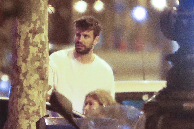 EXCLUSIVE: First photos of Gerard Pique and his new girlfriend Chia, after signing the separation with Shakira.