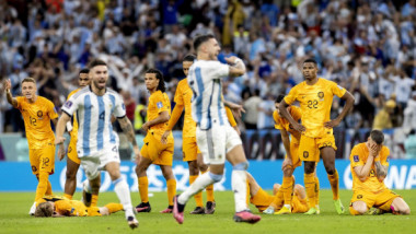 Imagini fără precedent! Cum i-au batjocorit jucătorii argentinieni pe olandezi, chiar pe teren