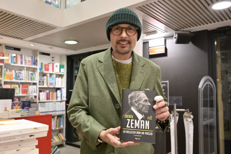 Presentazione del libro &#x201c;la bellezza non ha prezzo&#x201d; di Zdenek ZemanPresentazione del libro &#x201c;la bellezza non ha prezzo&#x201d; di Zdenek Zeman