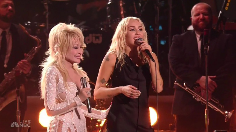 Dolly Parton and Miley Cyrus ring in the New Year with a stunning medley of their songs