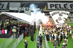 Santos fans honor Pelé at Vila Belmiro