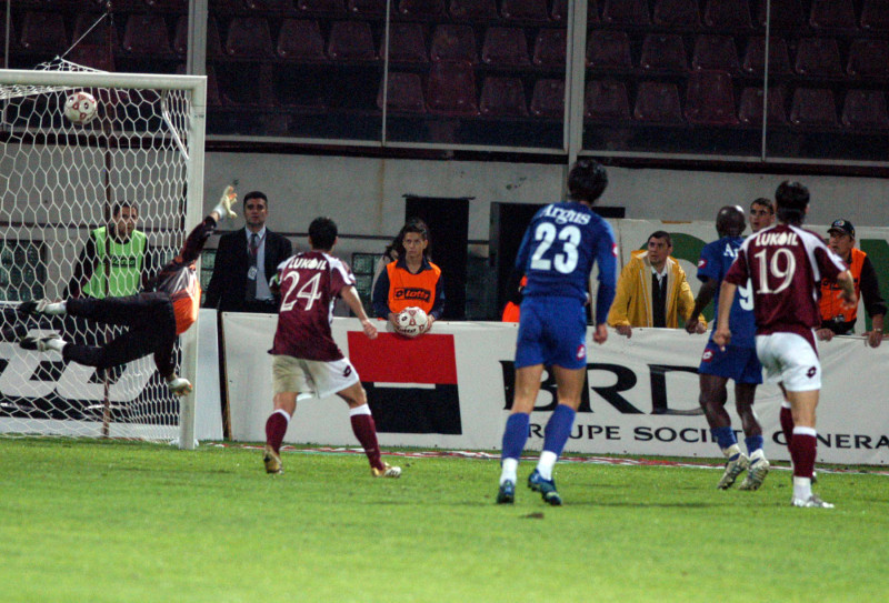 1.FOTBAL:RAPID BUCURESTI-FARUL CONSTANTA 3-2,LIGA 1 (24.09.2006)