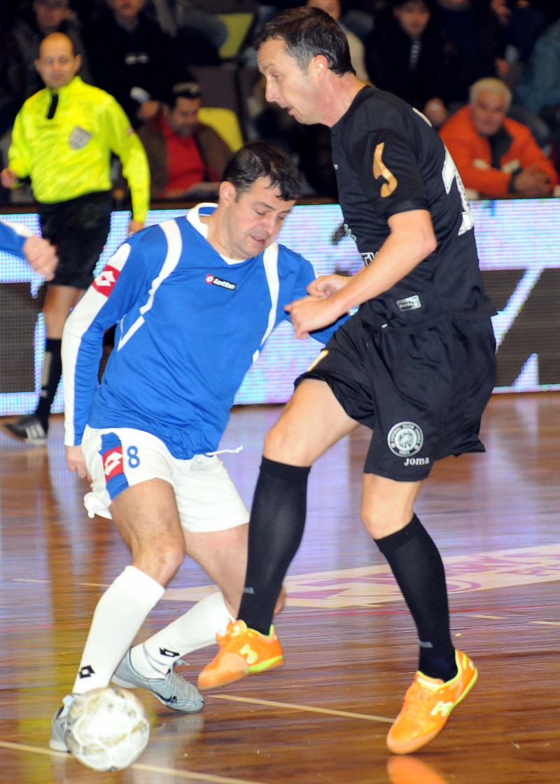 FOTBAL:FC UNIREA URZICENI-NATIONALA ZIARISTILOR 6-5,AMICAL (24.01.2010)