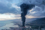 Fire in the containers overturned in the earthquake in Iskenderun Port continues