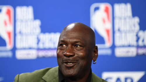 Premieră pentru Michael Jordan: a semnat, la 62 de ani!