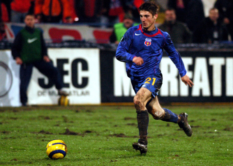 Andrei Cristea in cursa pentru golul doi.