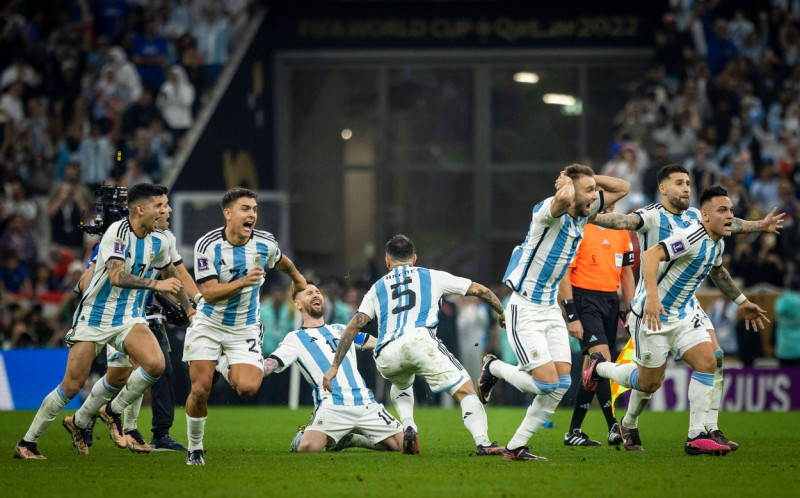 Doha, Qatar. 18th Dec, 2022. Cristian Romero (Arg), Enzo Fernandez (Arg), Paulo Dybala (Arg), Lionel Messi (Arg), Leandr