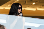 Kim Kardashian assiste au match de championnat de Ligue 1 Uber Eats opposant le Paris Saint-Germain (PSG) au stade Rennais au Parc des Princes à Paris