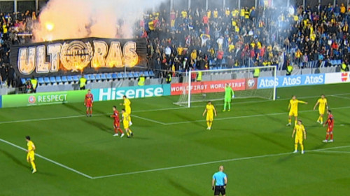 Torțe românești în Andorra! Fumul a învăluit imediat stadionul