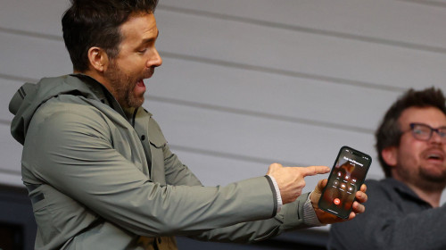 Ryan Reynolds şi Rob McElhenney vor să dea lovitura la Wrexham