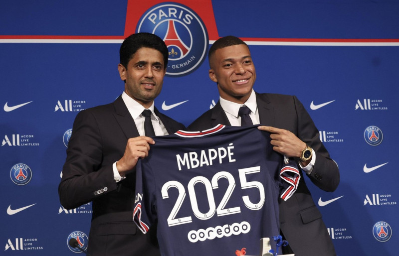 Paris, France, 23/05/2022, President of PSG Nasser Al Khelaifi, Kylian Mbappe of PSG during a press conference following the renewal of Mbappe's contract at Paris Saint-Germain until 2025, on May 23, 2022 at Parc des Princes stadium in Paris, France - Pho