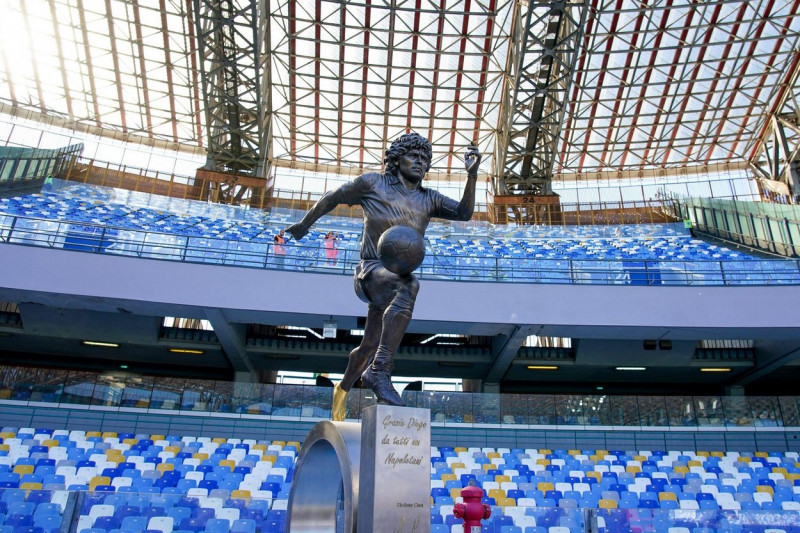 Naples, Italy. 29th Oct, 2022. A statue of Diego Armando Maradona prior the Serie A match between Napoli and Sassuolo at Stadio Diego Armando Maradona, Naples, Italy on 29 October 2022. Credit: Giuseppe Maffia/Alamy Live News
