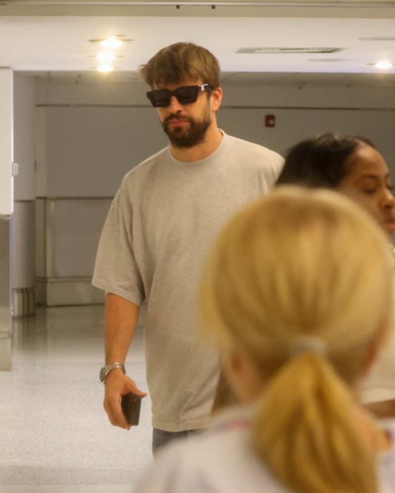 *EXCLUSIVE* Gerard Pique arrives in Miami after a short vacation in Dubai with his girlfriend