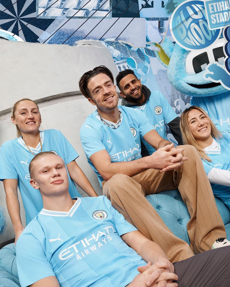 GALERIE FOTO Manchester City șia lansat un nou echipament de joc, cu