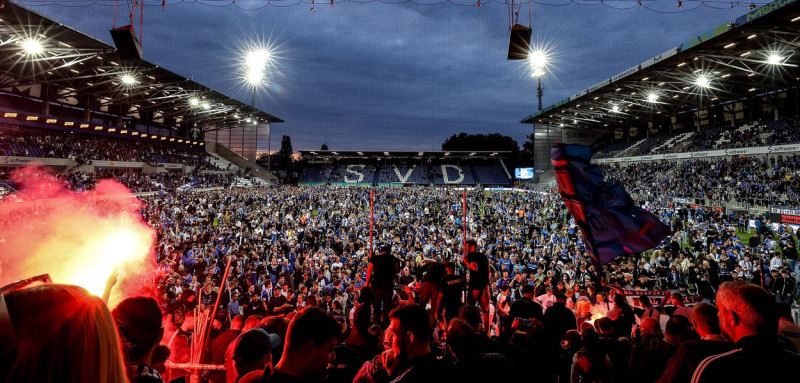 Darmstadt, 19.Mai 2024 Fussball 2. Bundesliga SV Darmstadt 98 - 1. FC Magdeburg v.l., Fans StĂĽrmen den Platz, jubeln / j