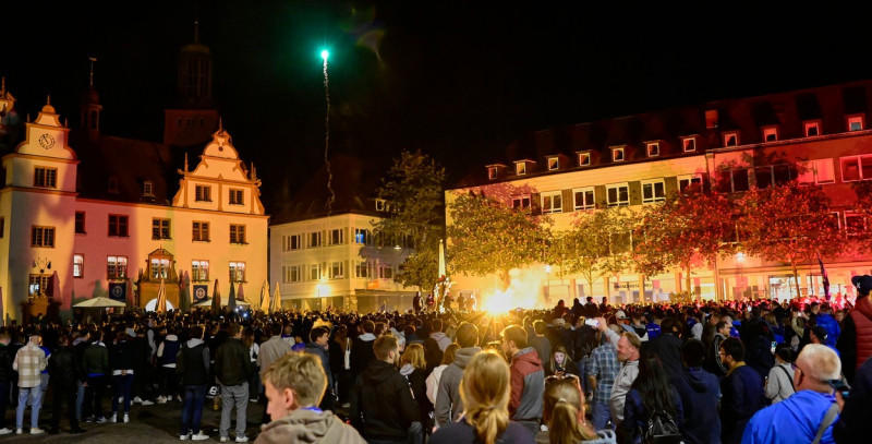 19.05.2023 Fussball 2. Bundesliga 2022 2023 AnhĂ¤nger Fans von SV Darmstadt 98 feiern den Aufstieg Meisterschaft mit eine
