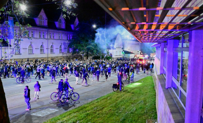19.05.2023 Fussball 2. Bundesliga 2022 2023 AnhĂ¤nger Fans von SV Darmstadt 98 feiern den Aufstieg Meisterschaft mit eine