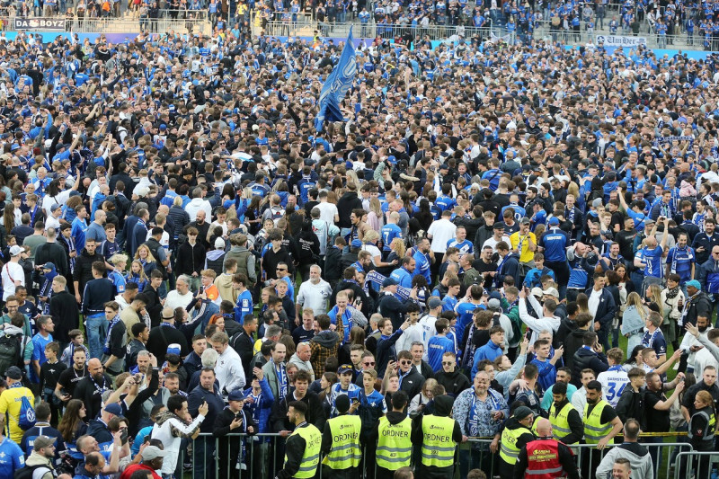 19.05.2023, xtvx, Fussball 2.Bundesliga, SV Darmstadt 98 - 1.FC Magdeburg emspor, emonline, v.l. Darmstaedter Fans nach