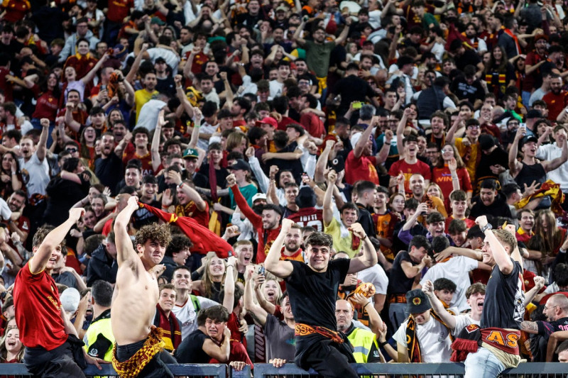 AS Roma supporters watch Europa League final between Sevilla FC and AS Roma